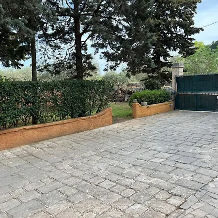 La Grotta Di San Michele Nyaraló Putignano
